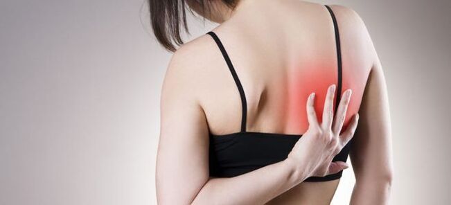 Increased pain in the back when moving is a sign of thoracic osteochondrosis